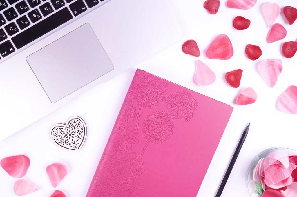 Pink Notebook Table Pen Business - ZhenyaTsyb / Pixabay