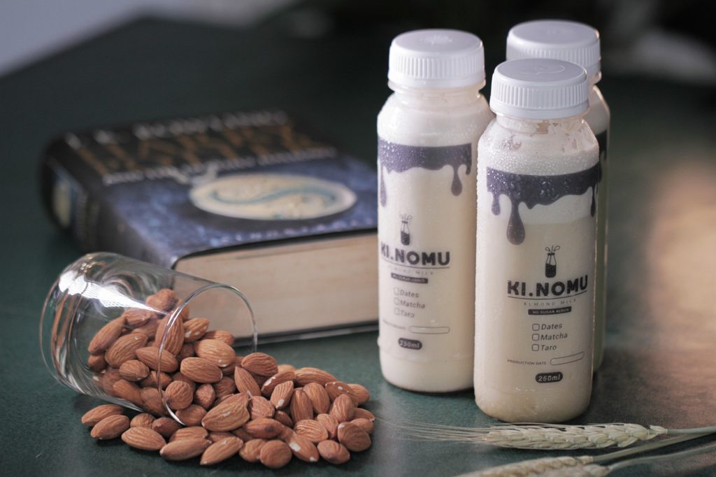 Almond Almond Nut Chocolate - Rzky / Pixabay