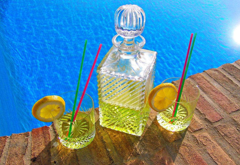 Drink Cocktail Summer Alcohol - blackstarvideo / Pixabay