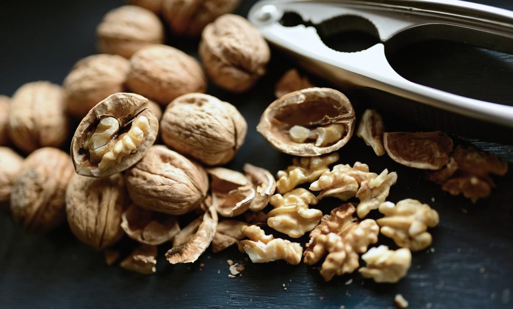 Walnuts Nuts Nusschalen Food Shell - congerdesign / Pixabay