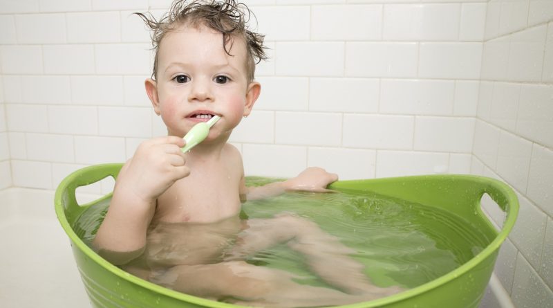 Bath Child Boy Nice Water Shower  - lubovlisitsa / Pixabay