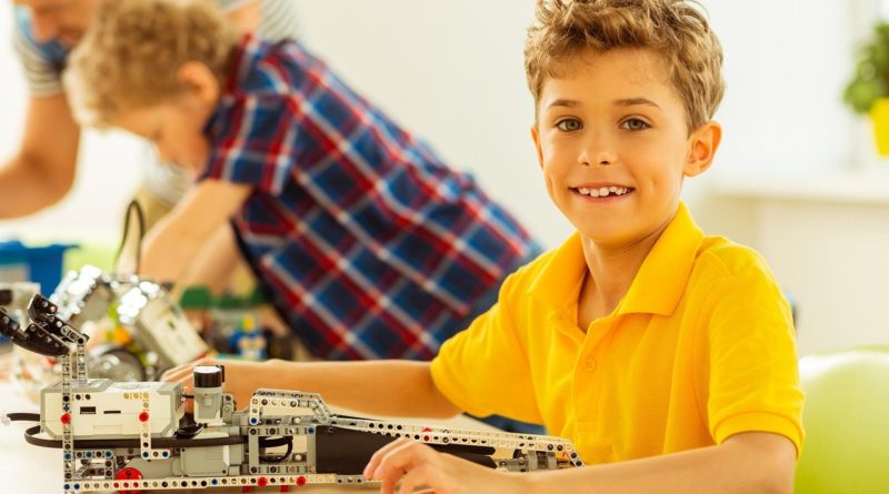 Boy Kid Child Toys Stem Kit  - Pursso / Pixabay