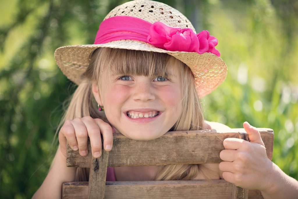 Child Girl Hat Summer Sunshine  - Pezibear / Pixabay