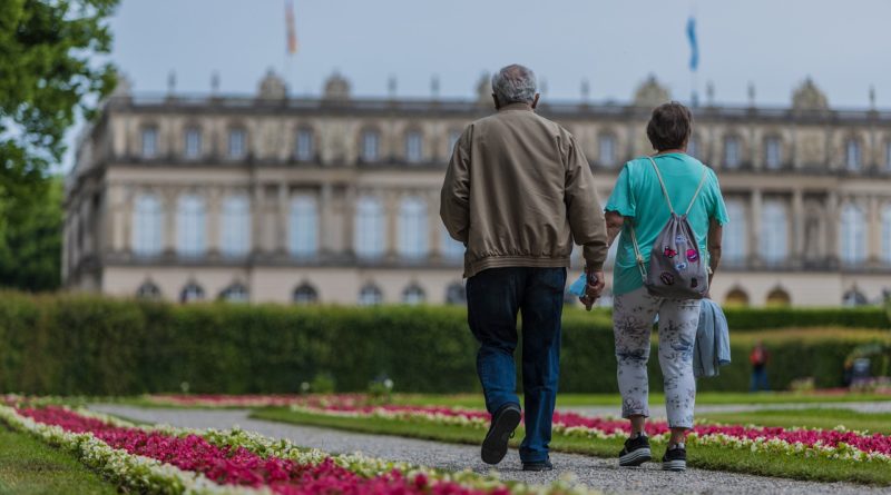 Old Couple Retirement Walk Senior - Erich_rg / Pixabay