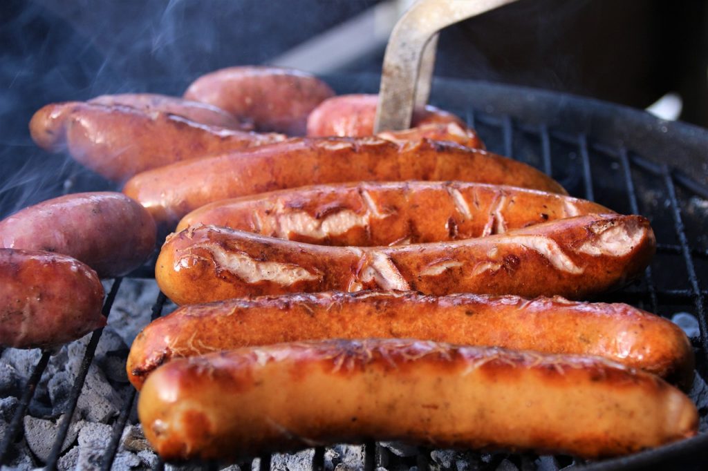 Sausage Barbecue Bratwurst Food - furbymama / Pixabay