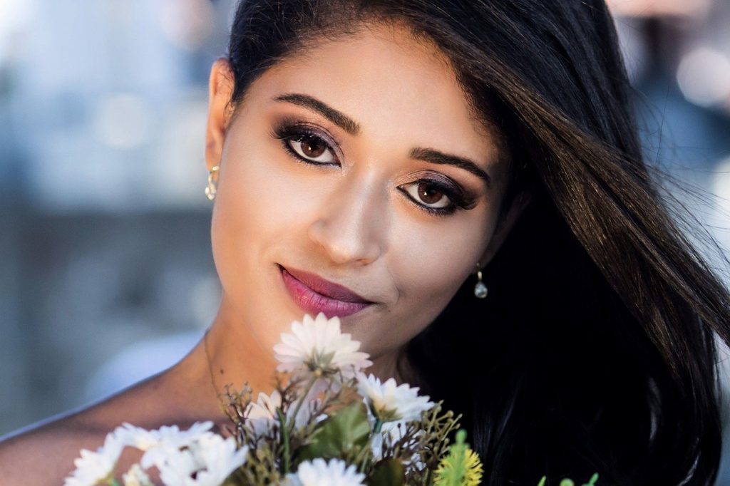 Bride Wedding Bridal Bouquet Makeup - u_r814468k / Pixabay