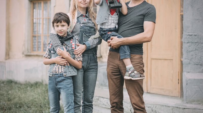 Family Retro Vintage Old Style Old  - Victoria_Borodinova / Pixabay