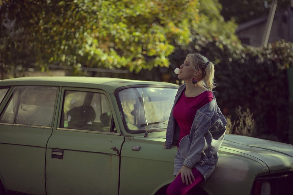 Woman Blonde Car Old Car - ekaterinapozilyh580 / Pixabay