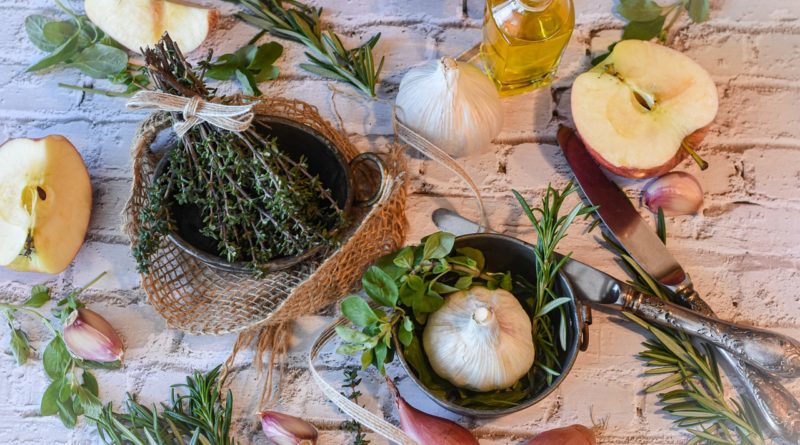 Spices Herbs Garlic Ingredients  - RitaE / Pixabay