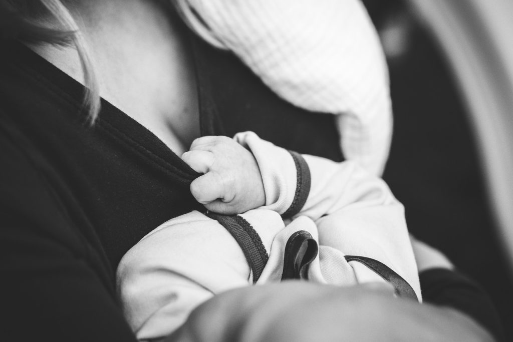 Mother Woman People Kid Baby - StockSnap / Pixabay