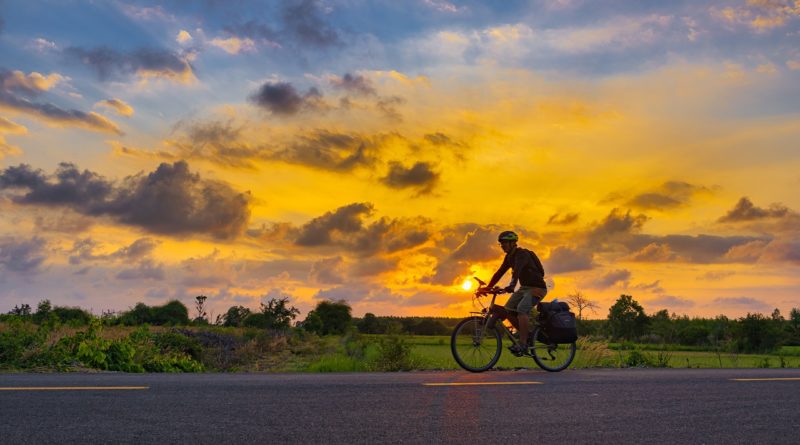Sunset Cycling Bicycle Cyclist Man - TranDuyet / Pixabay