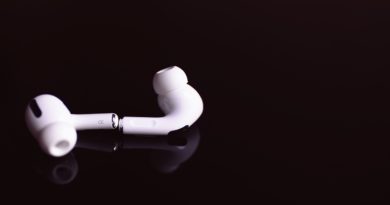 Airpods Earbuds Music Sound Audio  - arrayheart / Pixabay
