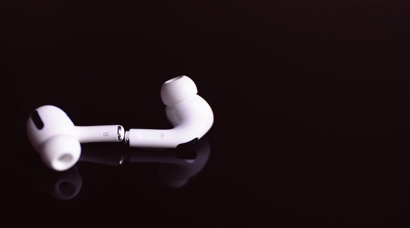 Airpods Earbuds Music Sound Audio - arrayheart / Pixabay