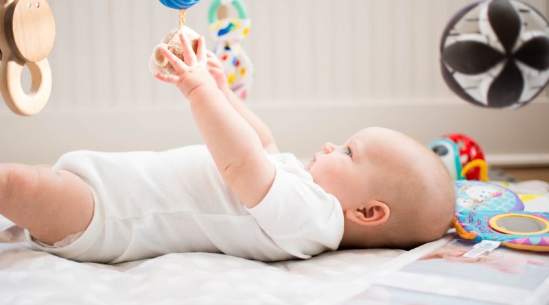 Baby Infant Playing Toys Crib Toys - kellimcmarie / Pixabay