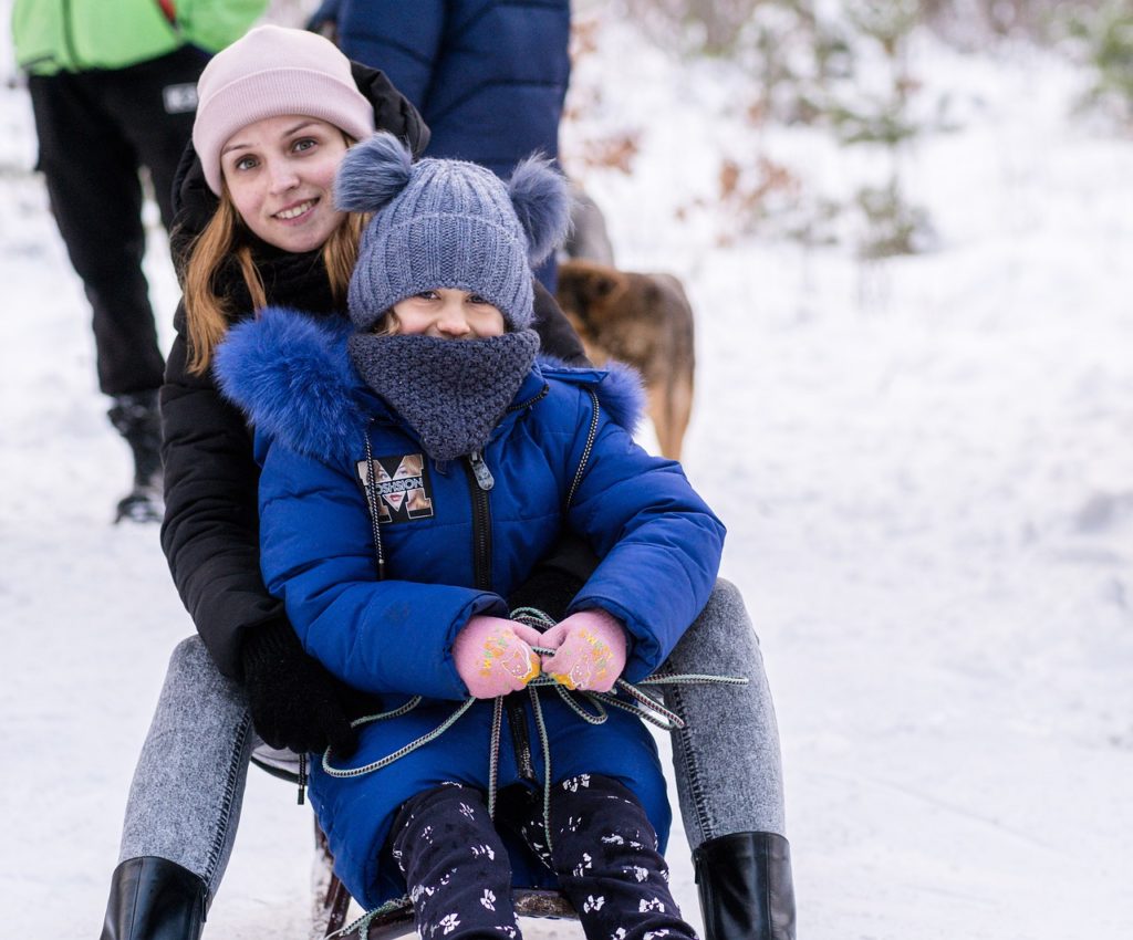 Winter Snow Family Child Fun - Mitrey / Pixabay