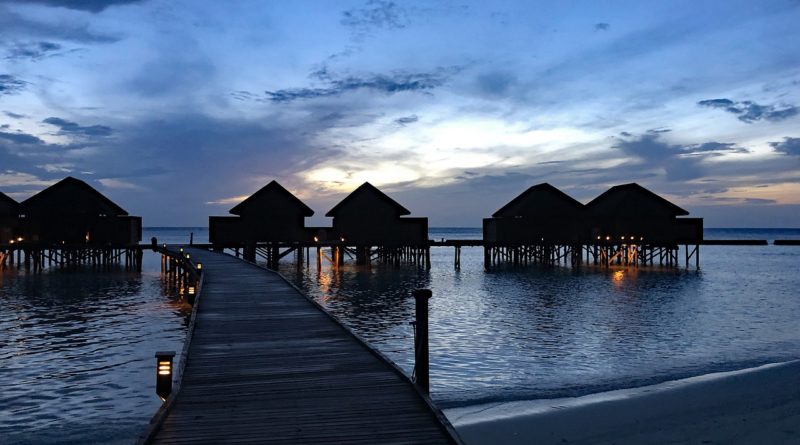 Water Bungalow Beach Water Bungalow - JBi-Weisendorf / Pixabay