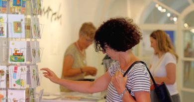 exhibition, visitors of the exhibition, postcards